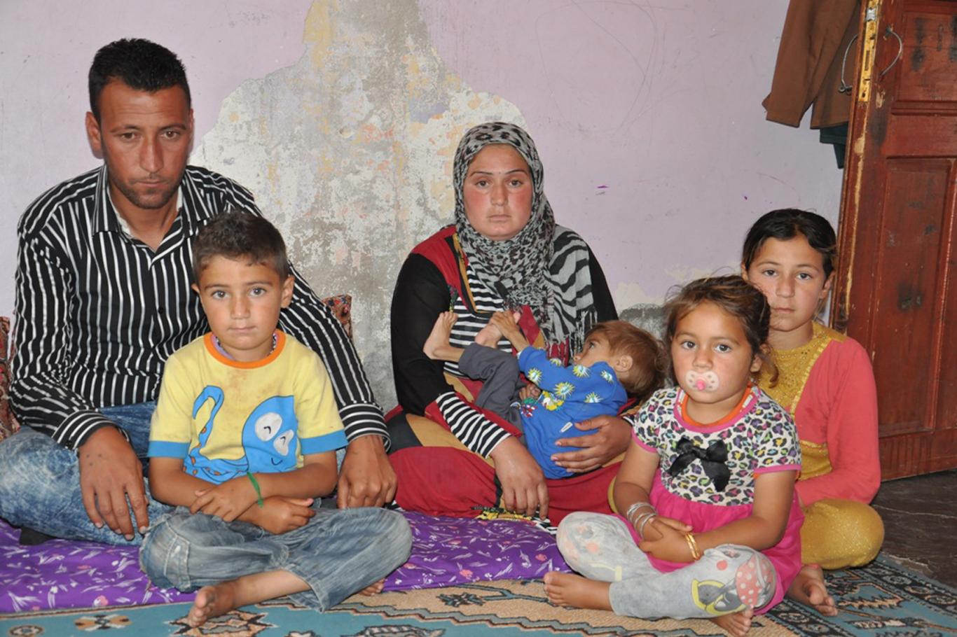 Kobanili aile kendilerine uzanacak yardım eli bekliyor
